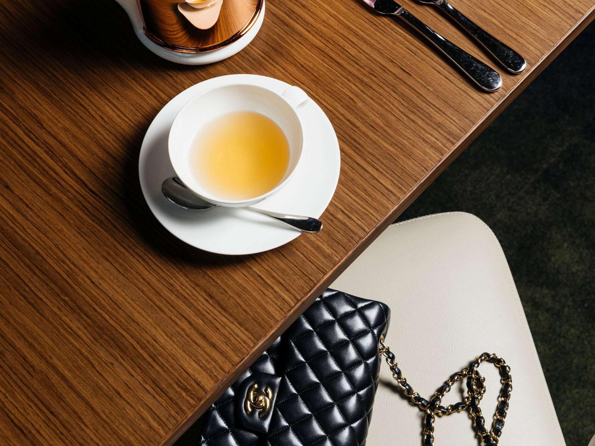 Hotel Chadstone Melbourne Mgallery Collection Exterior foto A Chanel 2.55 bag