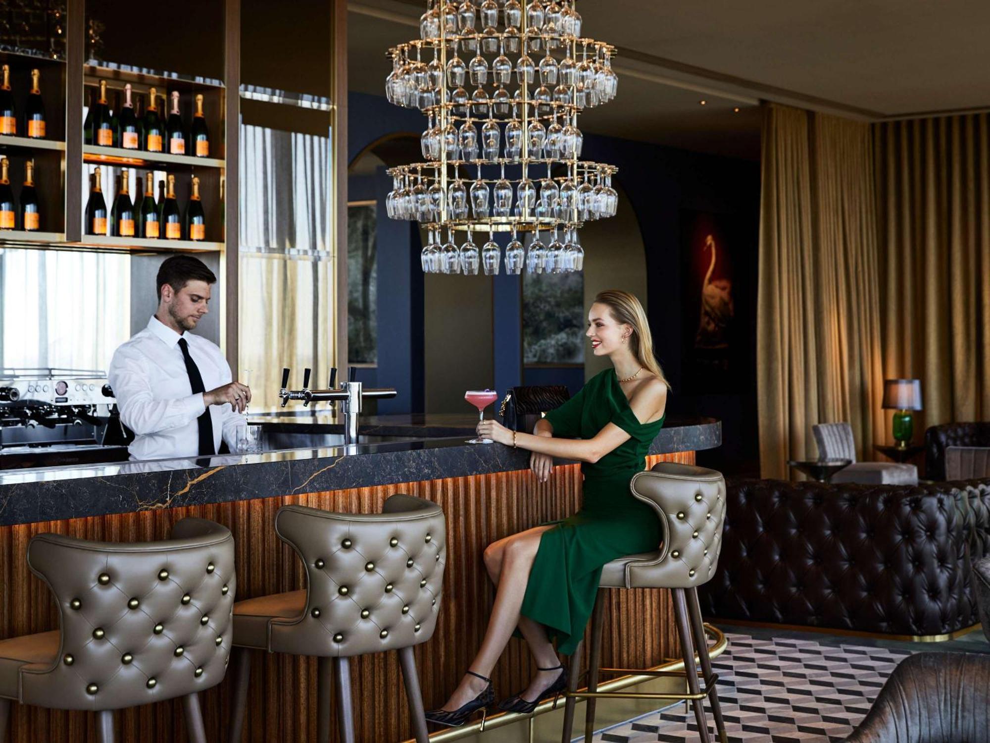 Hotel Chadstone Melbourne Mgallery Collection Exterior foto The bar at the 101 lounge