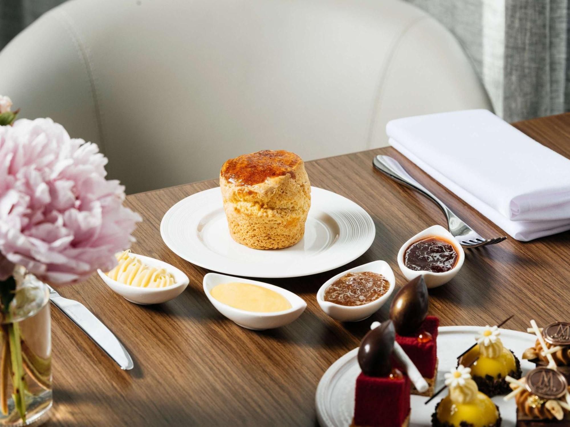 Hotel Chadstone Melbourne Mgallery Collection Exterior foto A selection of desserts